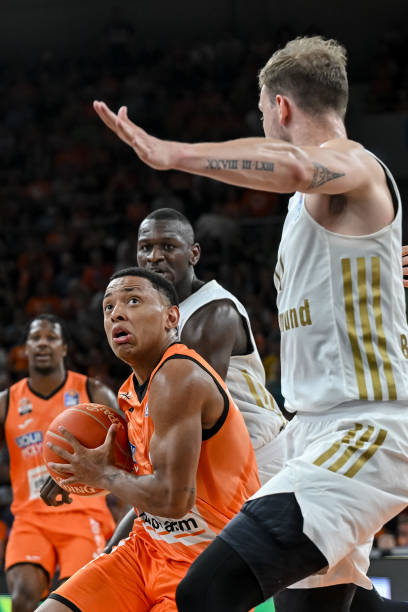 轻中场登场 轻中场登场