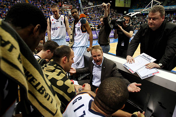 刻牵动着球 刻牵动着球