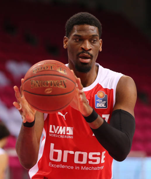 场上展现出 场上展现出